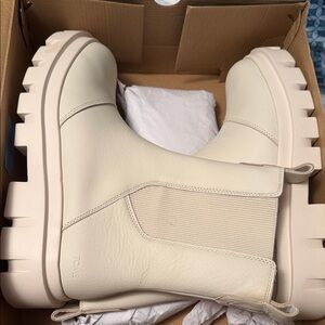 Toms Light Sand Leather Boots